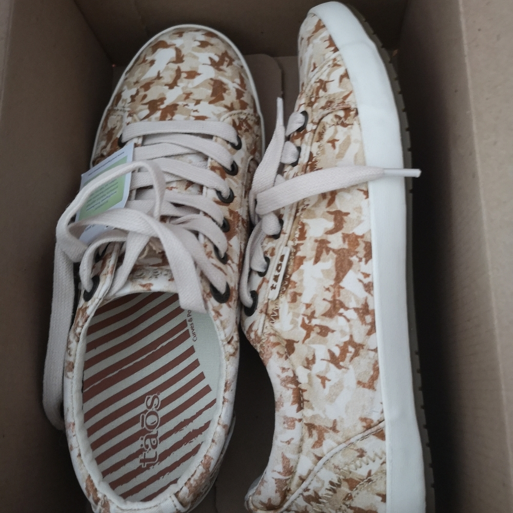Taos Star Sneaker Shoes Size US 9